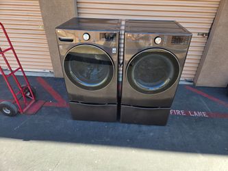LG thinQ Front Load Washer And Gas Dryer W Pedestal