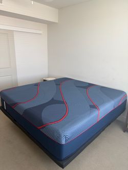 Sealy Posturepedic Hybrid King Sized Mattress and Adjustable Base