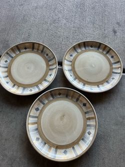 dinner plates set 2 dlrs