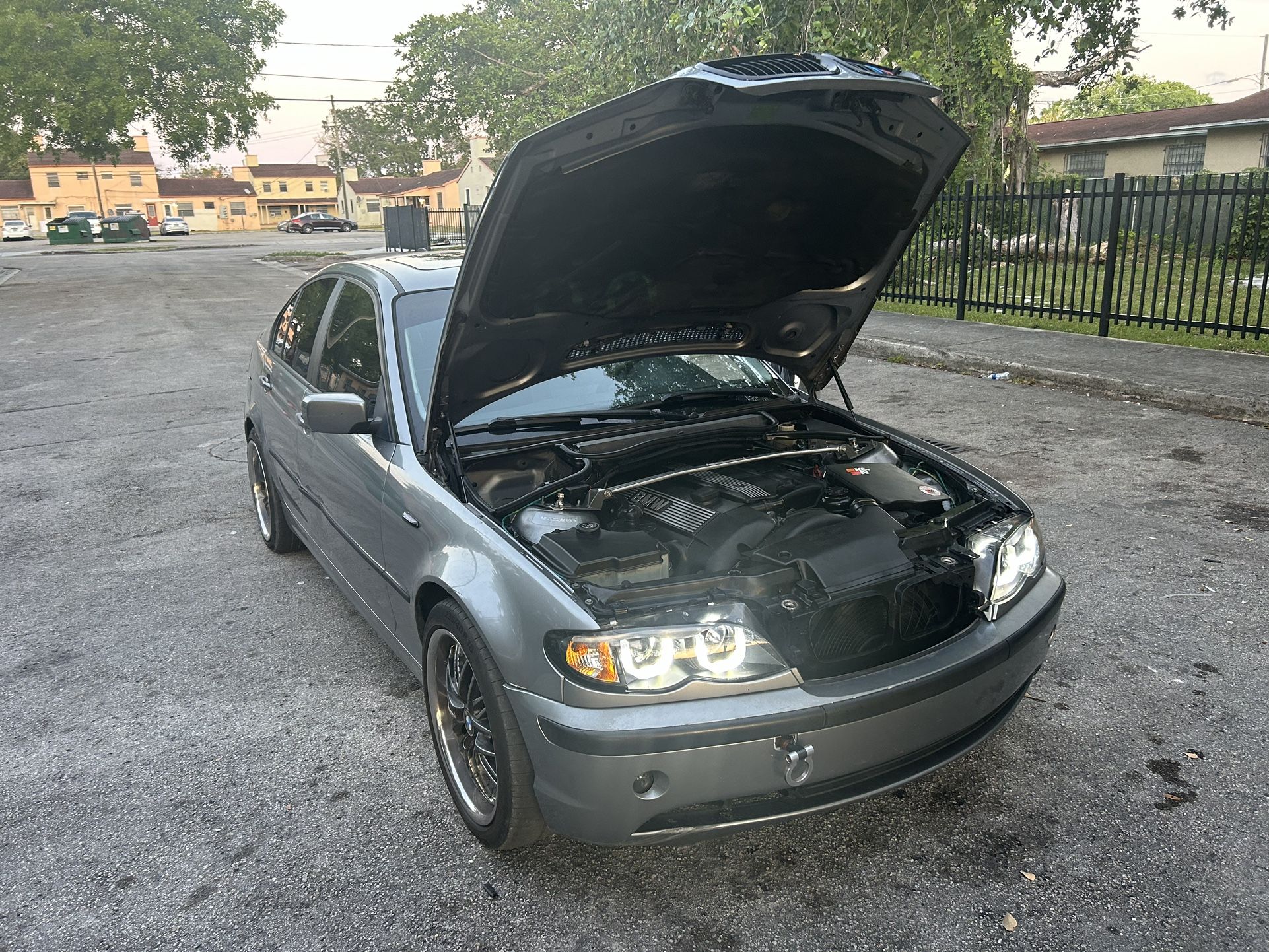 2005 BMW 325i