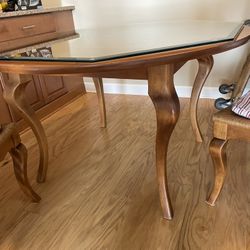 Nichols And Stone Dinette W/ Two Arm Chairs And Two Side Chairs. Two additional leaves 