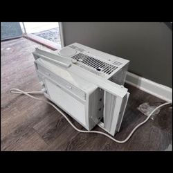 Midea 5,000 BTU 150 Sq Ft Window Air Conditioner