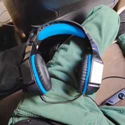 Xbox Series S 2 Controller And Headphones 