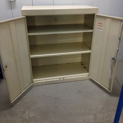 Metal Storage Cabinet With Key 2 Adjustable Shelves $ 160