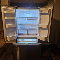 Refrigerator 
