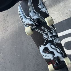 Skateboard Birdhouse “Full Skull Hawk” Complete set