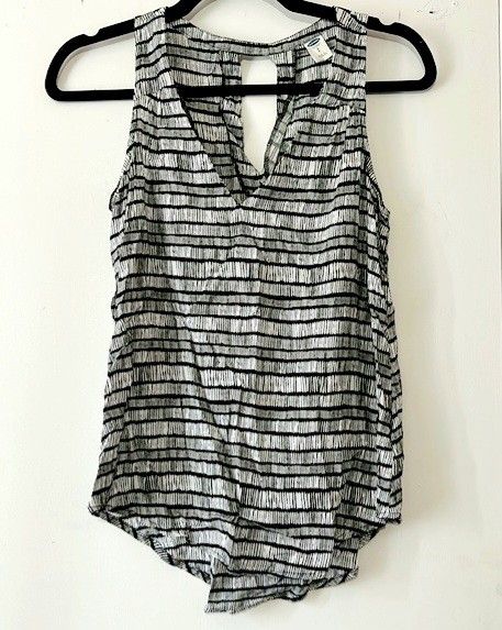 Old Navy Black & White Sleeveless Top Blouse Shirt Womens Size SP/ Small T Tee