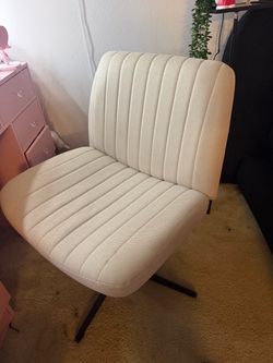 Criss cross chair
