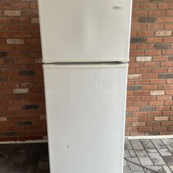 Whirlpool White Refrigerator/Freezer. 