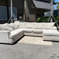 Light Beige Sectional Couch - Rooms To Go - Delivery Available 🚚