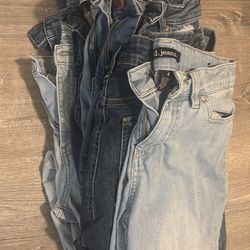 7 pairs of jeans size 4 mainly 2 size 5