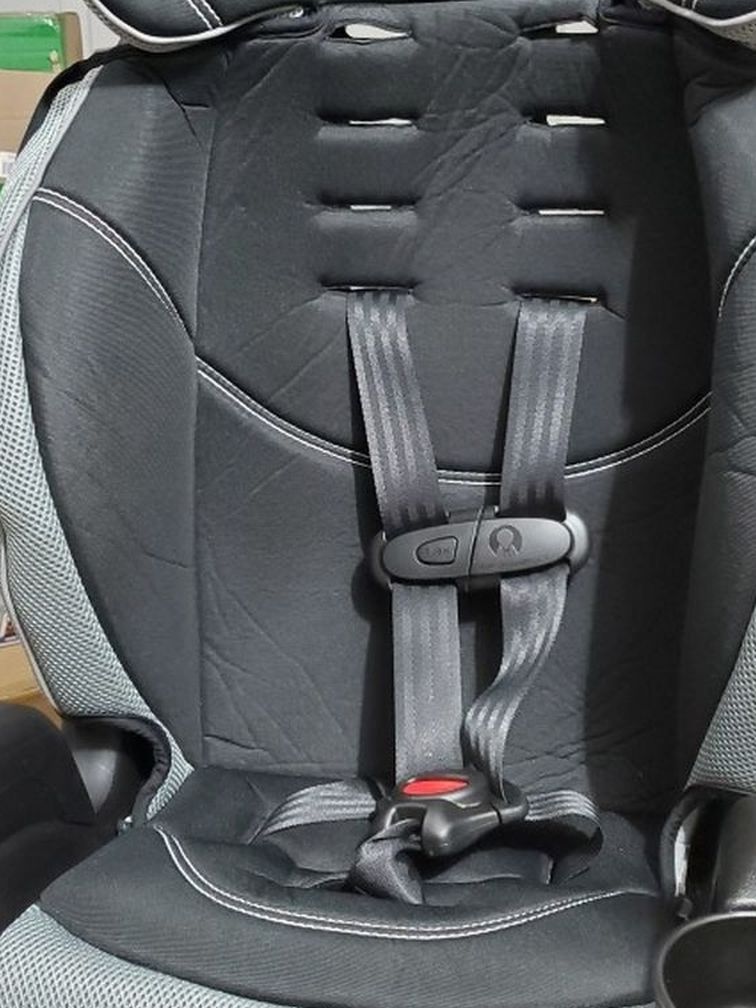 Evenflow Harnessed Booster Carseat