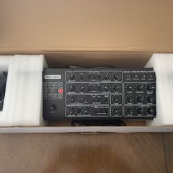 Behringer Pro 800 Analog Polyphonic Synthesizer