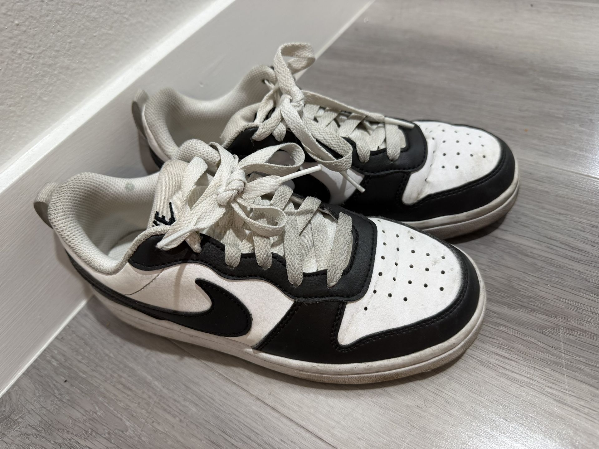 Kids Nikes 3.5y