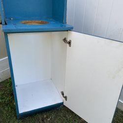 Garbage Container Holder