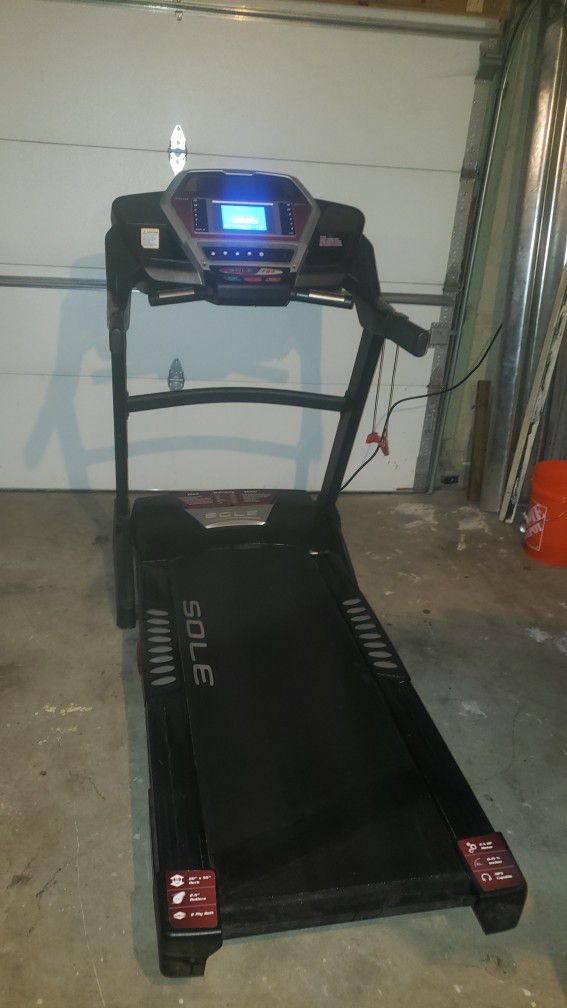 Sole Treadmill 