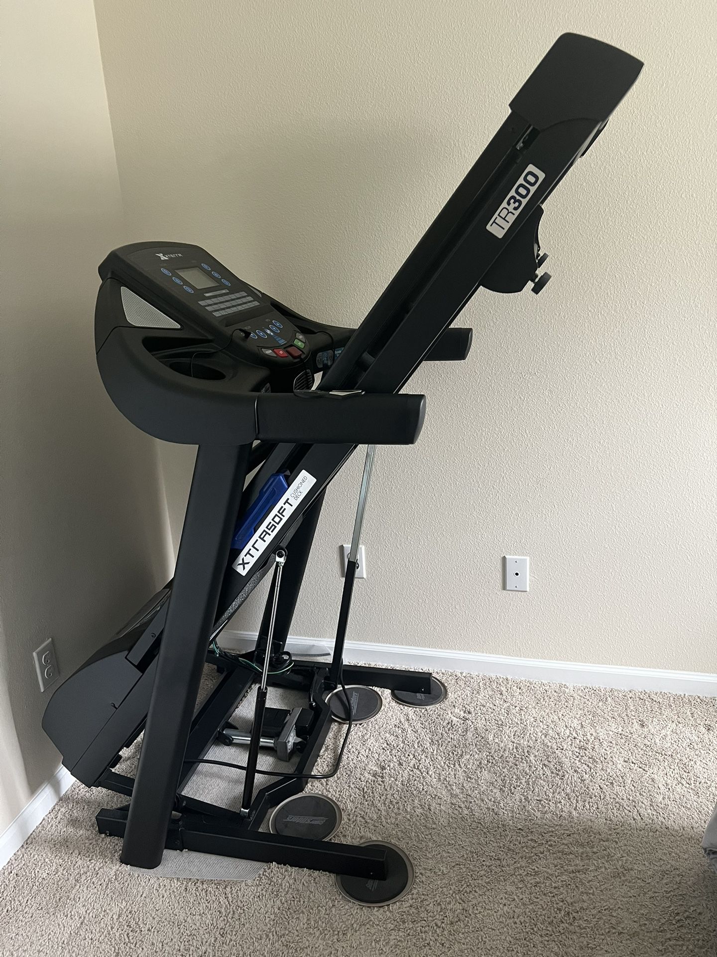 XTERRA Fitness TR300 Folding Treadmill (like New)