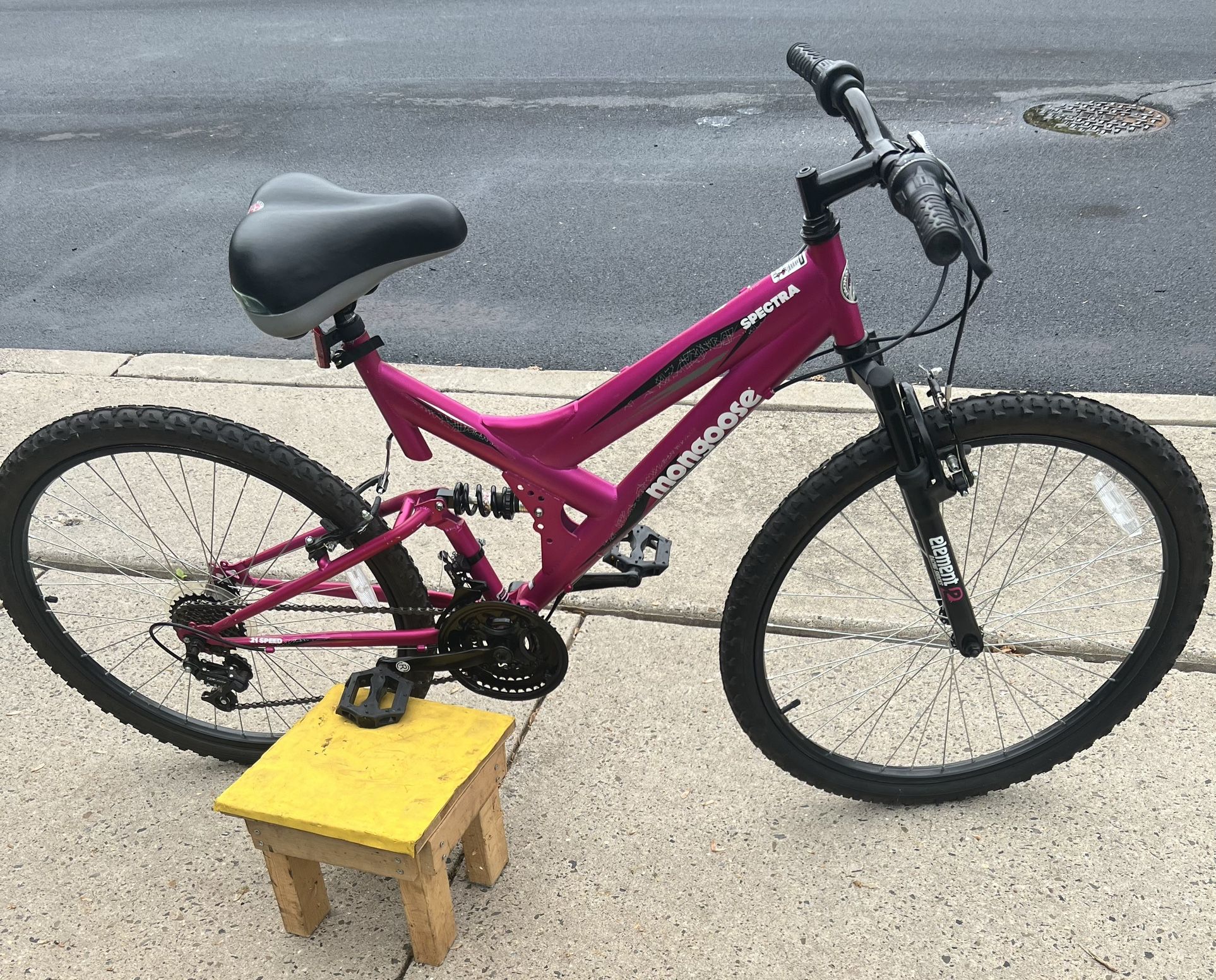 Mongoose Spectra Womens Pink 26 inch bike