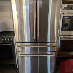 Cafe Professional Series CGE29DP2TS1
36 Inch Freestanding 4-Door French Door Smart Refrigerator