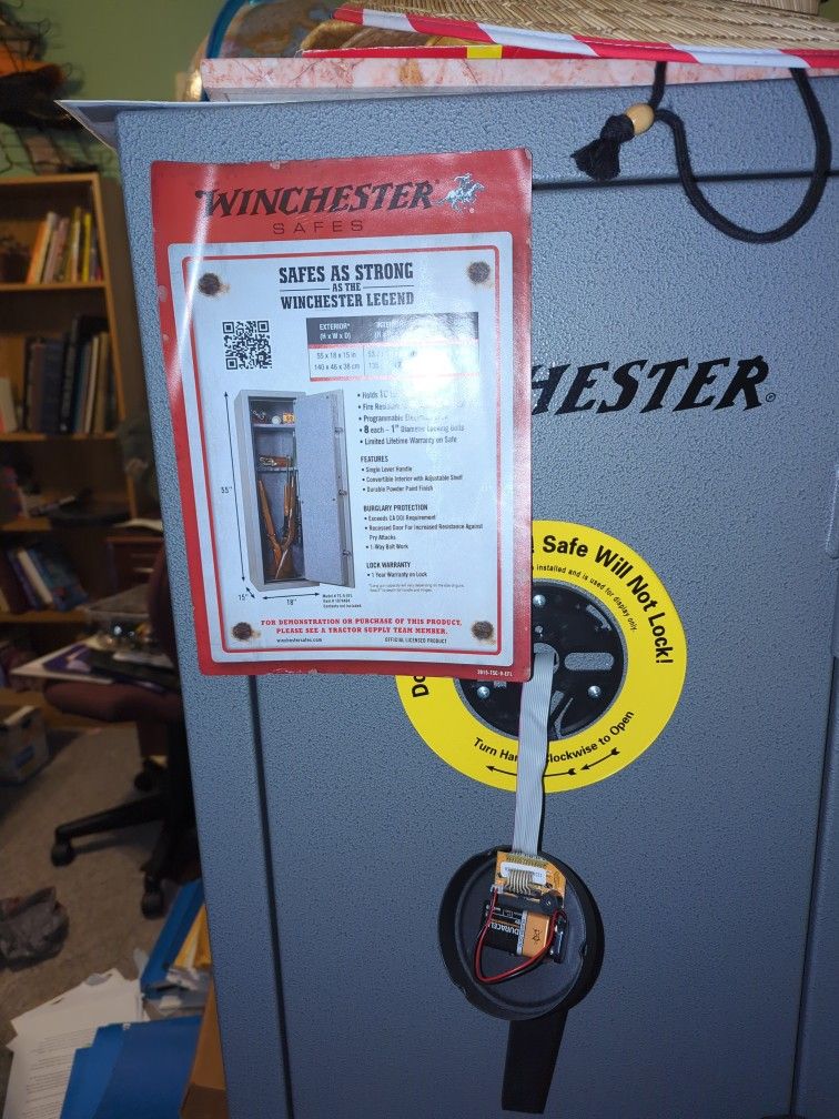 10 Gun Safe. Never Used. Paid $325.00 For $250.00