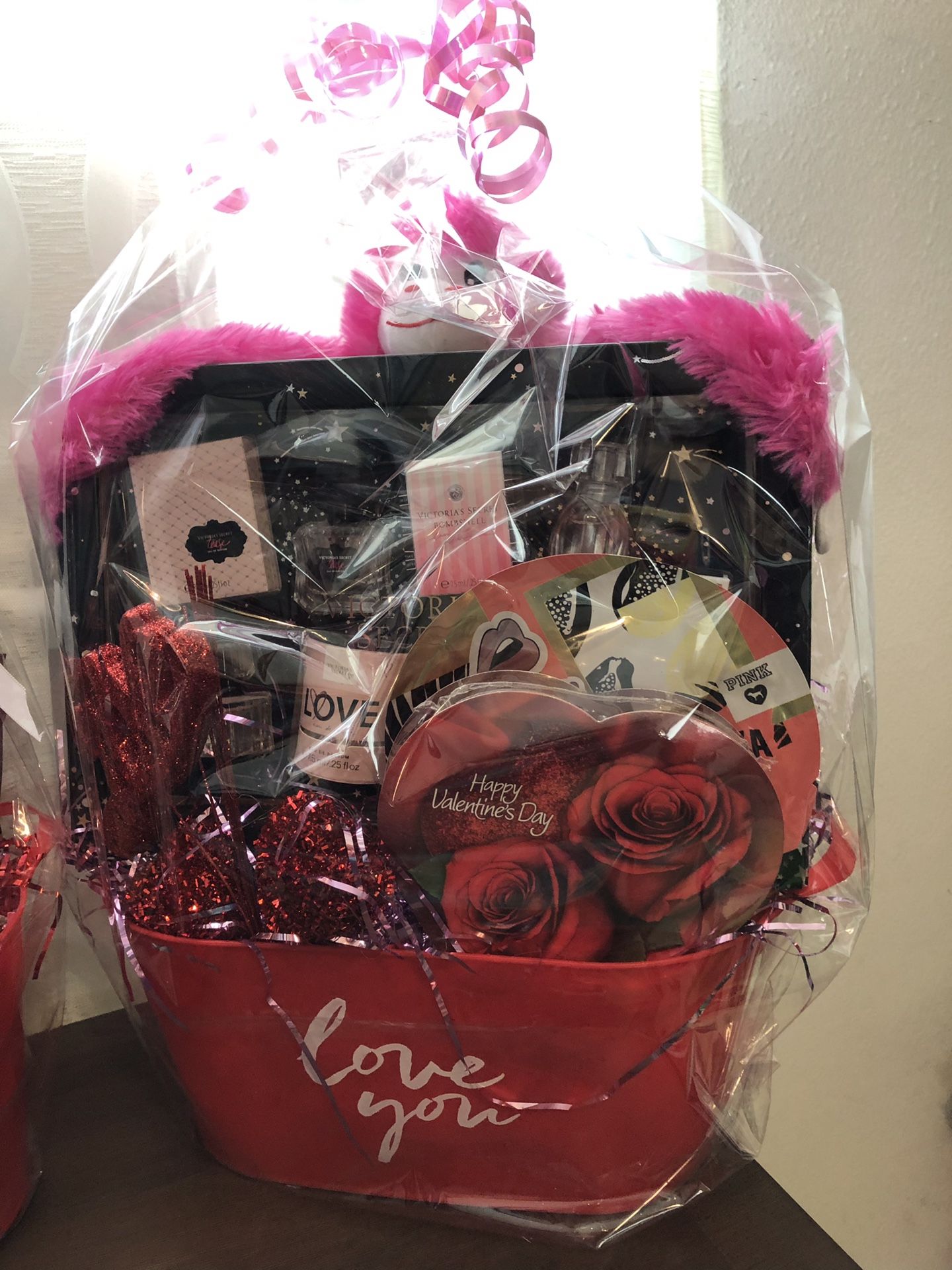 Victoria Secret Valentine's Day Gift Baskets For Sale In Garland, Tx -  Offerup