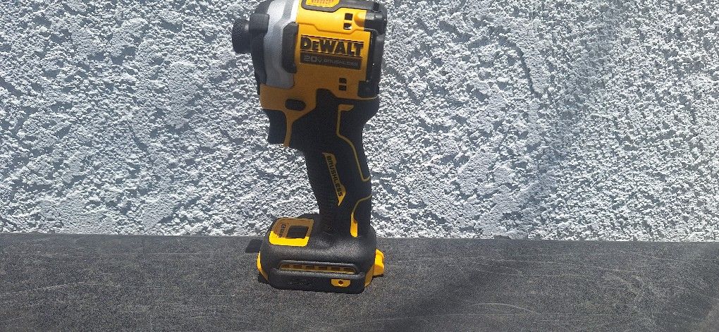Atomic Impact Driver Dewalt ( Tool-Only )