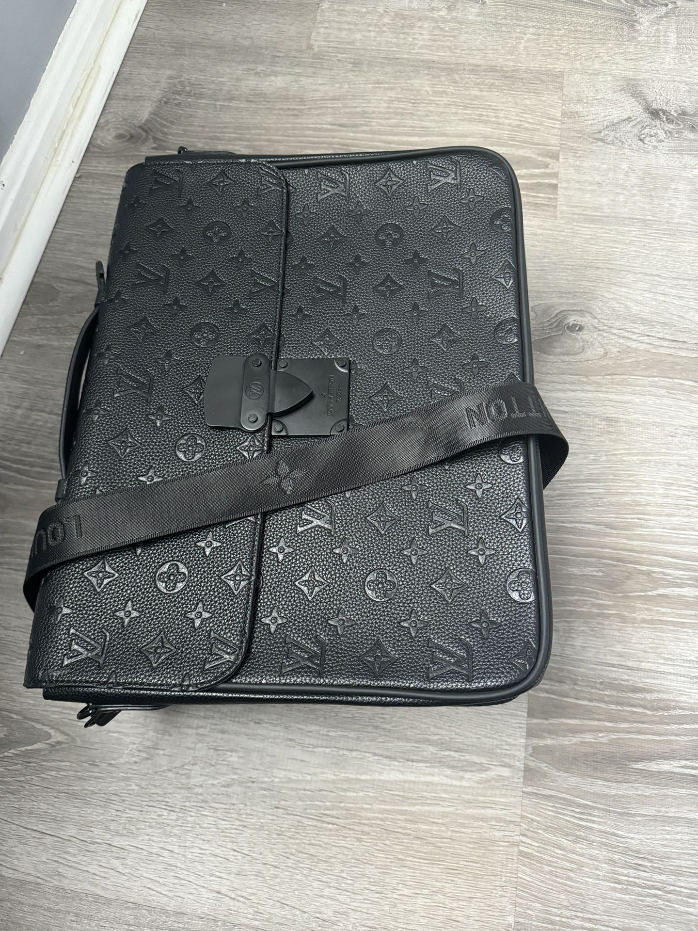 LOUIS VUITTON S Lock Briefcase