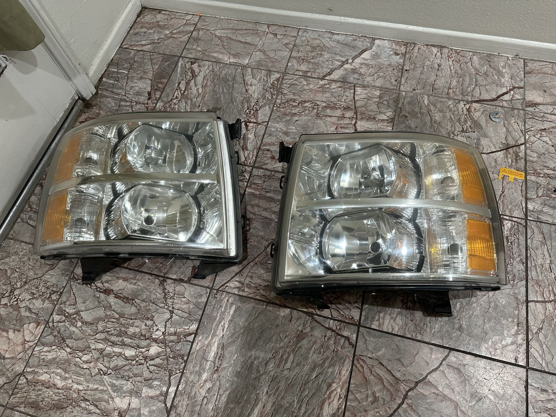 07-13 Silverado Stock Headlights