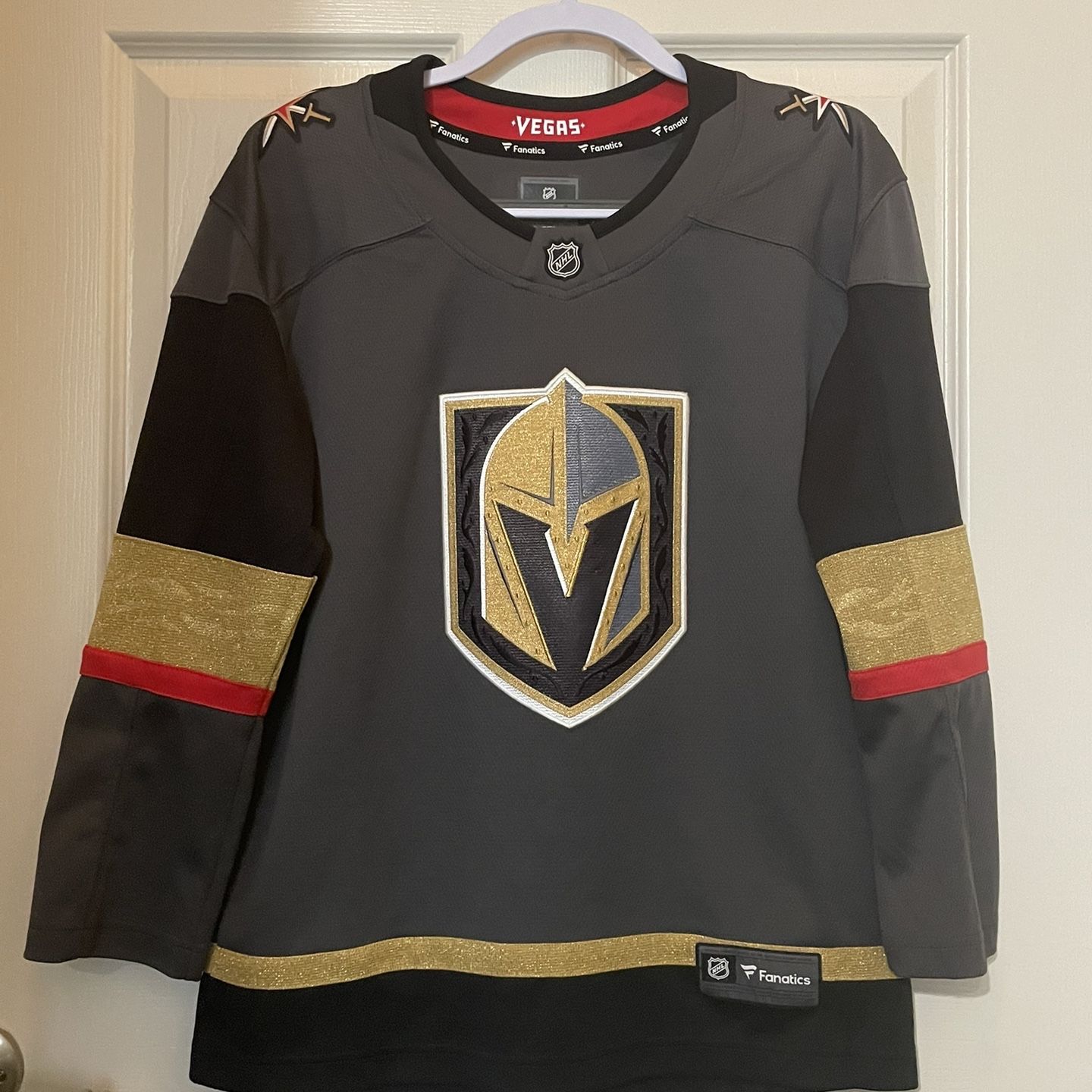 YOUTH L/XL NHL LAS VEGAS GOLDEN KNIGHTS HOME JERSEY for Sale in 