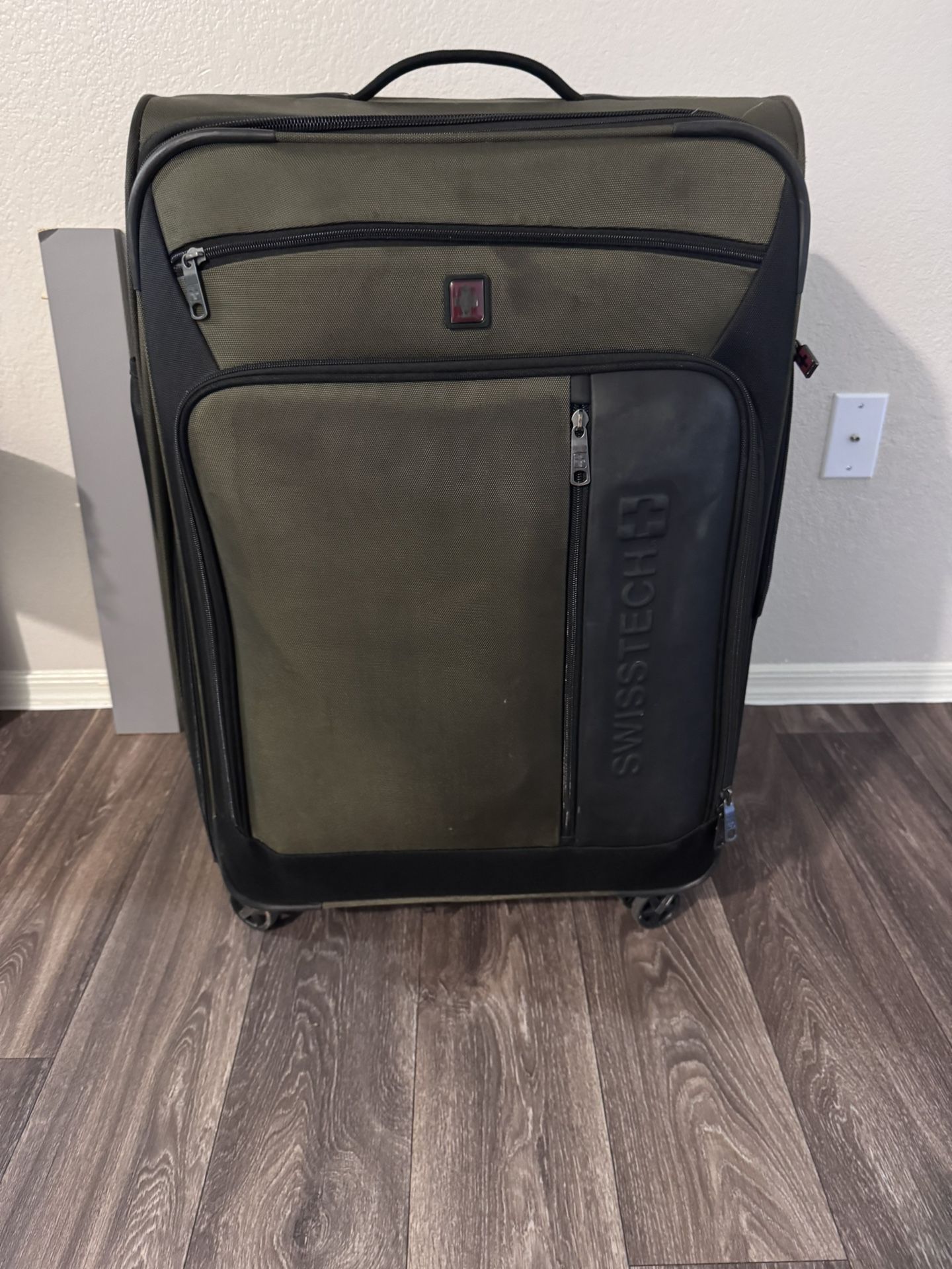 SWISSTECH Suitcase