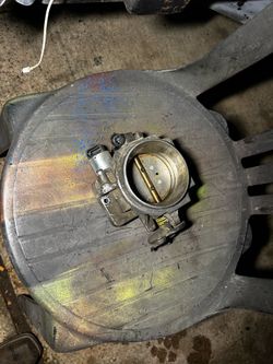 Throttle body / 1999 Chevy suburban