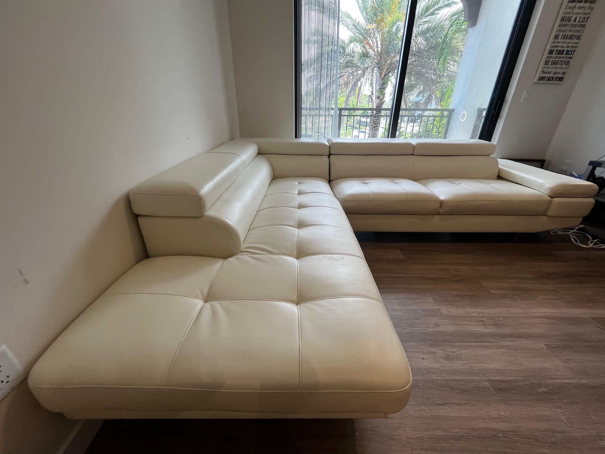 SECTIONAL MODERN SOFA