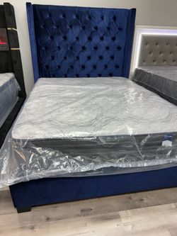 Queen  bed set (new )  40 down