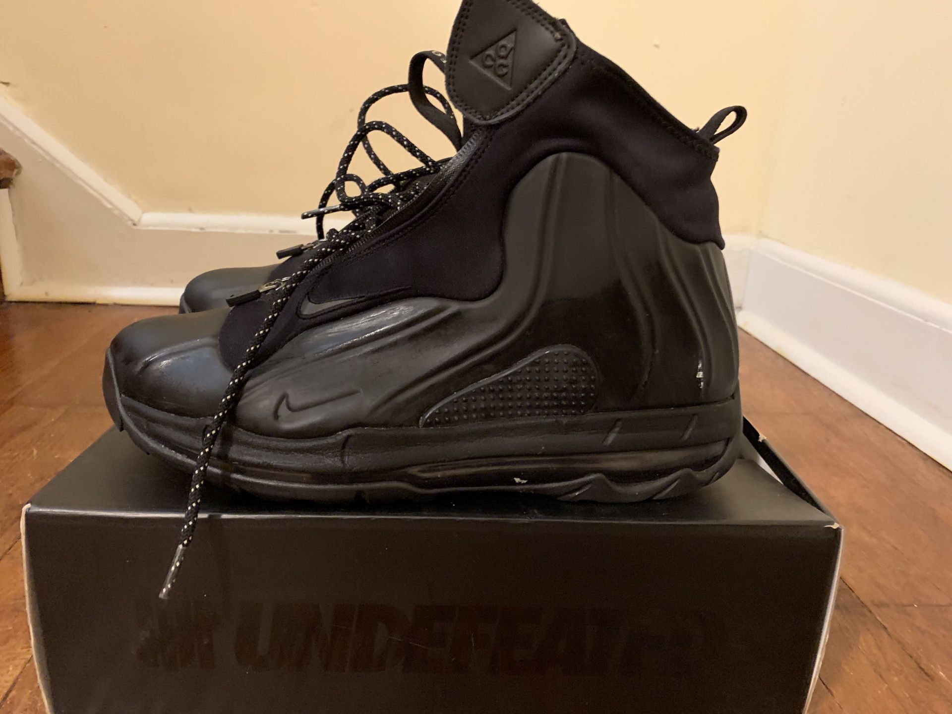 Nike boots size 10 average condition