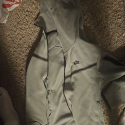 Nike Tech Size Meduim