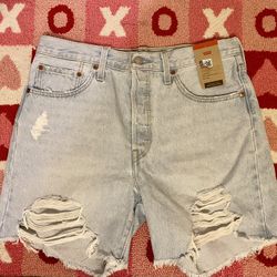 NEW Levi Mid thigh Shorts Size 31W