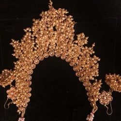 Beautiful kundan necklace set with pearls