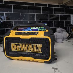 DeWALT Bluetooth Speaker (12V/20V MAX) – Like New