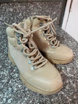 Girls boots