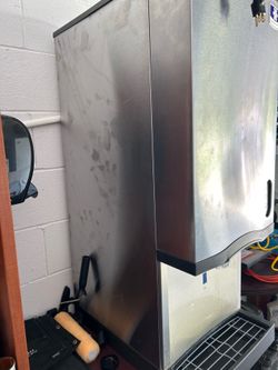Commercial Manitowoc Water/Ice dispenser