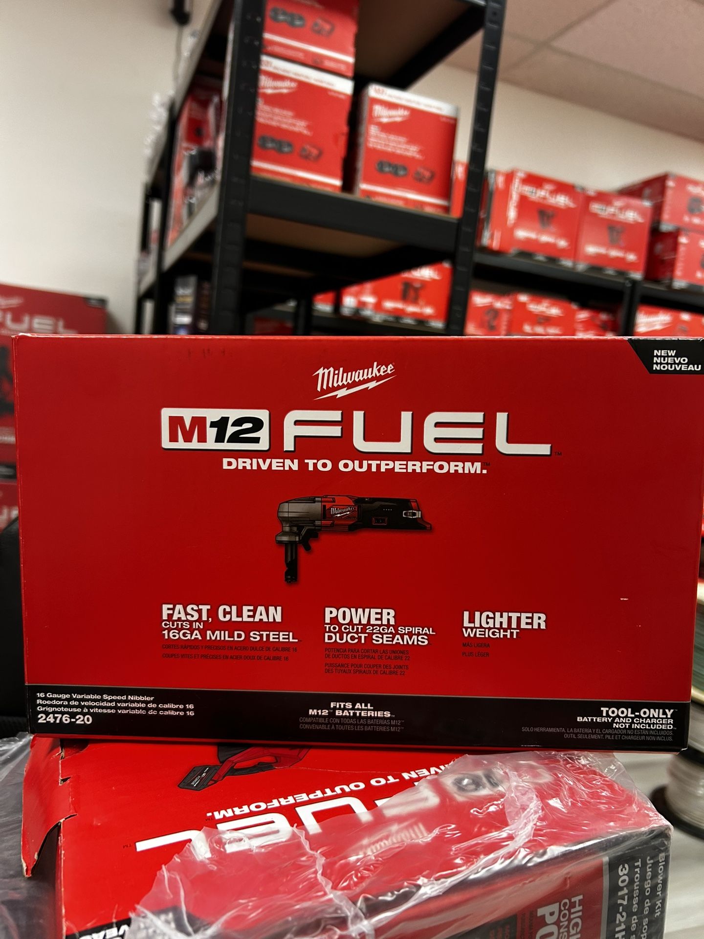 Milwaukee M12 FUEL 12-Volt Lithium-Ion Brushless Cordless 16-Gauge Variable Speed Nibbler (Tool-Only)