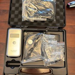  AlcoMate Premium™ professional breathalyzer kit