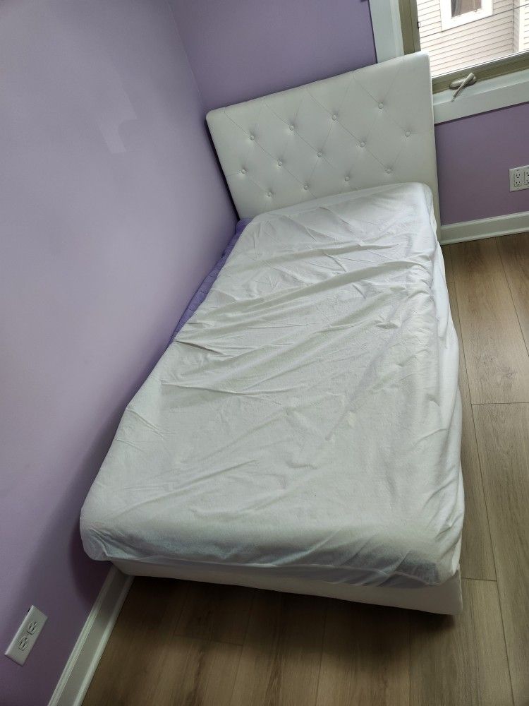 Twin Bed Frame & Mattress