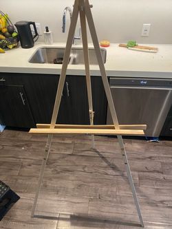 3 Photo stands