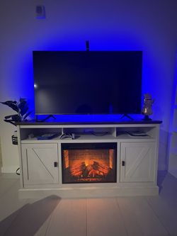 TV STAND nd TV