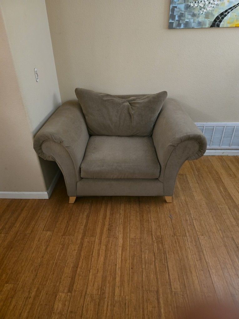 3 Person Couch And Love Seat