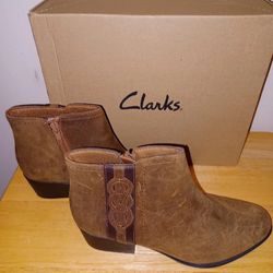 NWT! Clarks Adreena Lilac brown Leather ankle boots booties Women's 6M