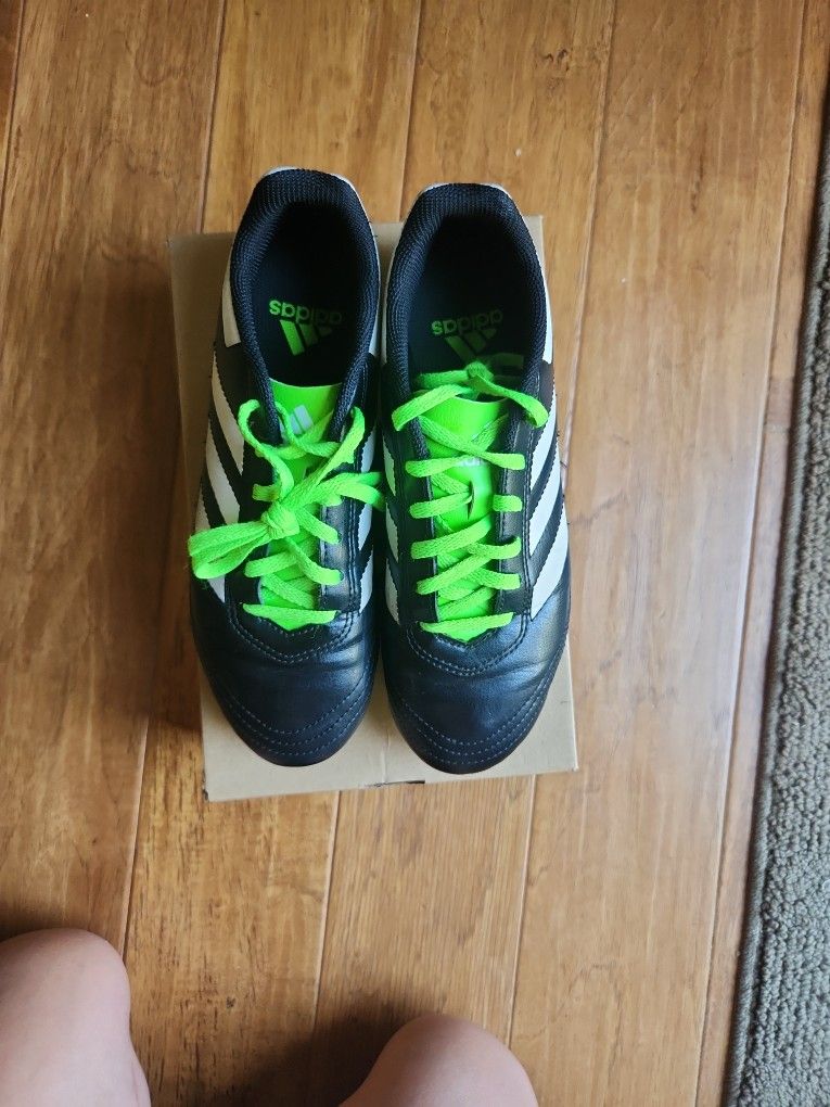 EUC Youth Soccer Cleats Size 7