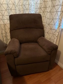 Recliner excellent condition price 2 available $100 each