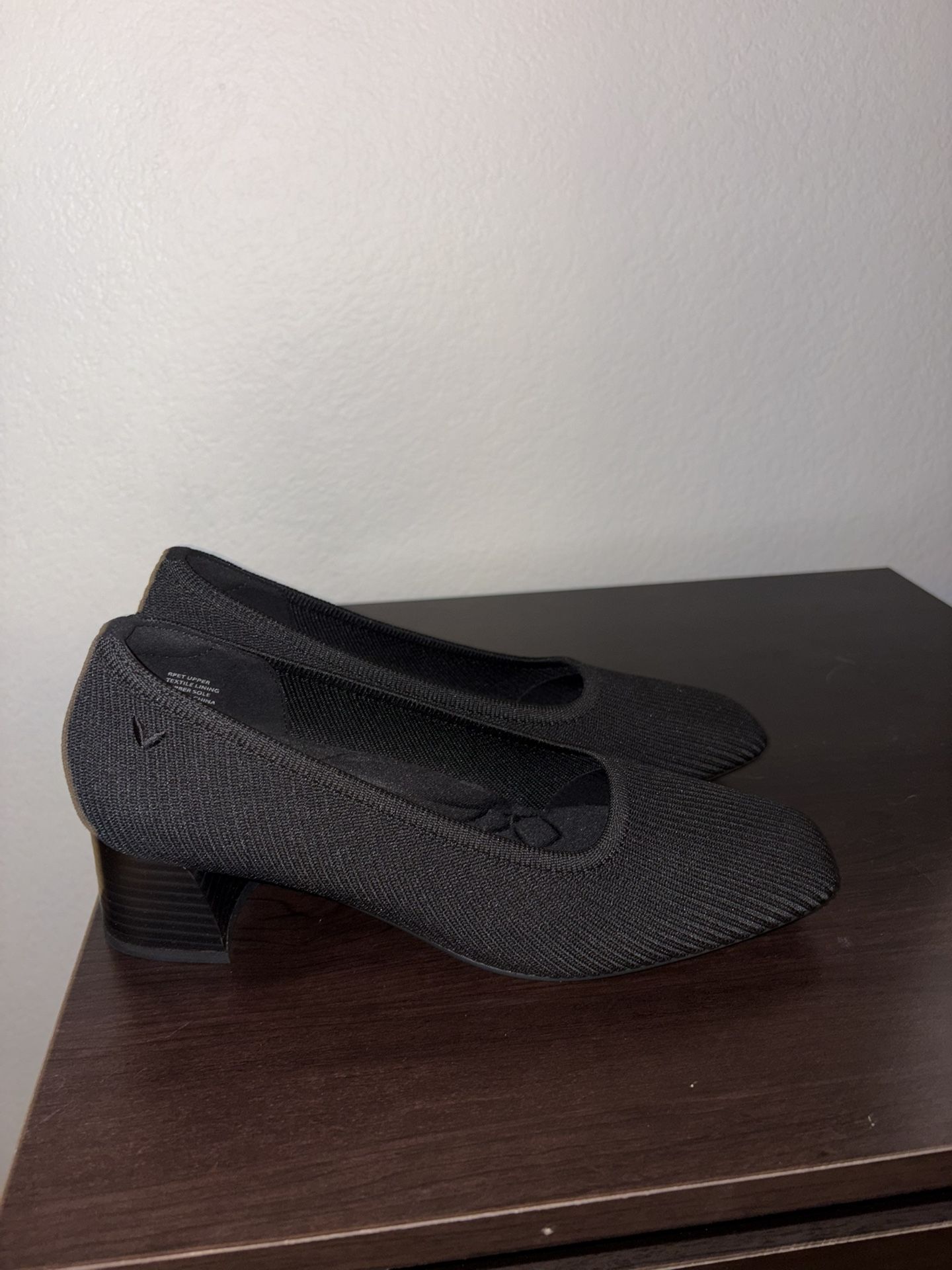 VIVAIA Chunky Black Heel Shoe